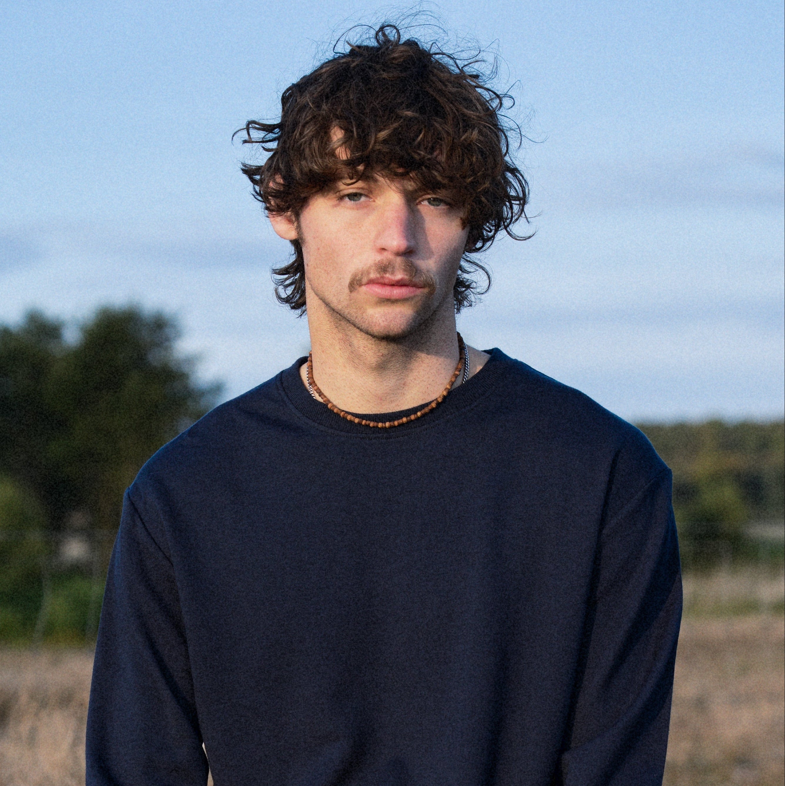 Nicholas is 195 cm tall.
Weights 88 kg and wears a
Size XL - Length Regular