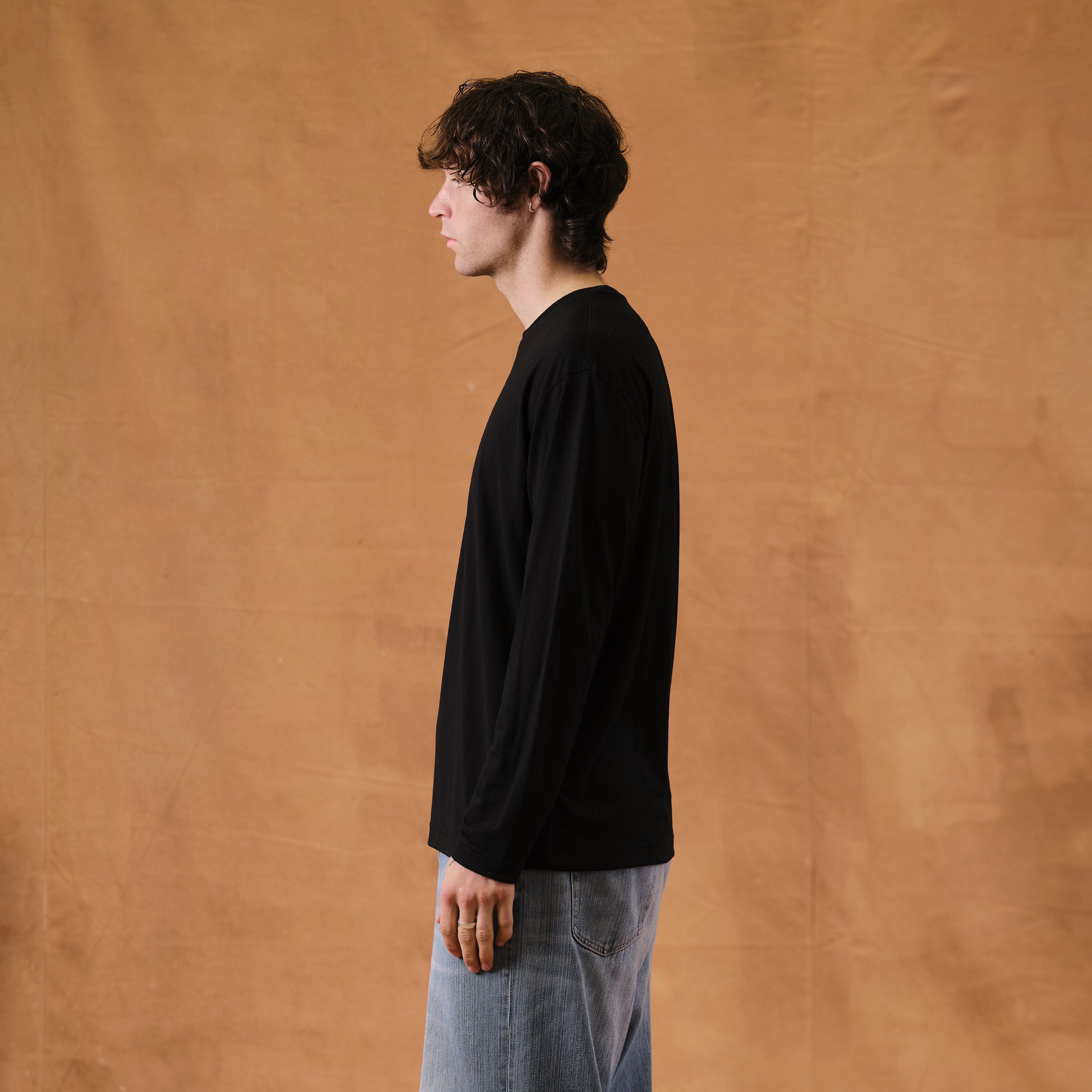 Nicholas is 195 cm tall
Weights 88 kg and wears
Size XL - Length Regular