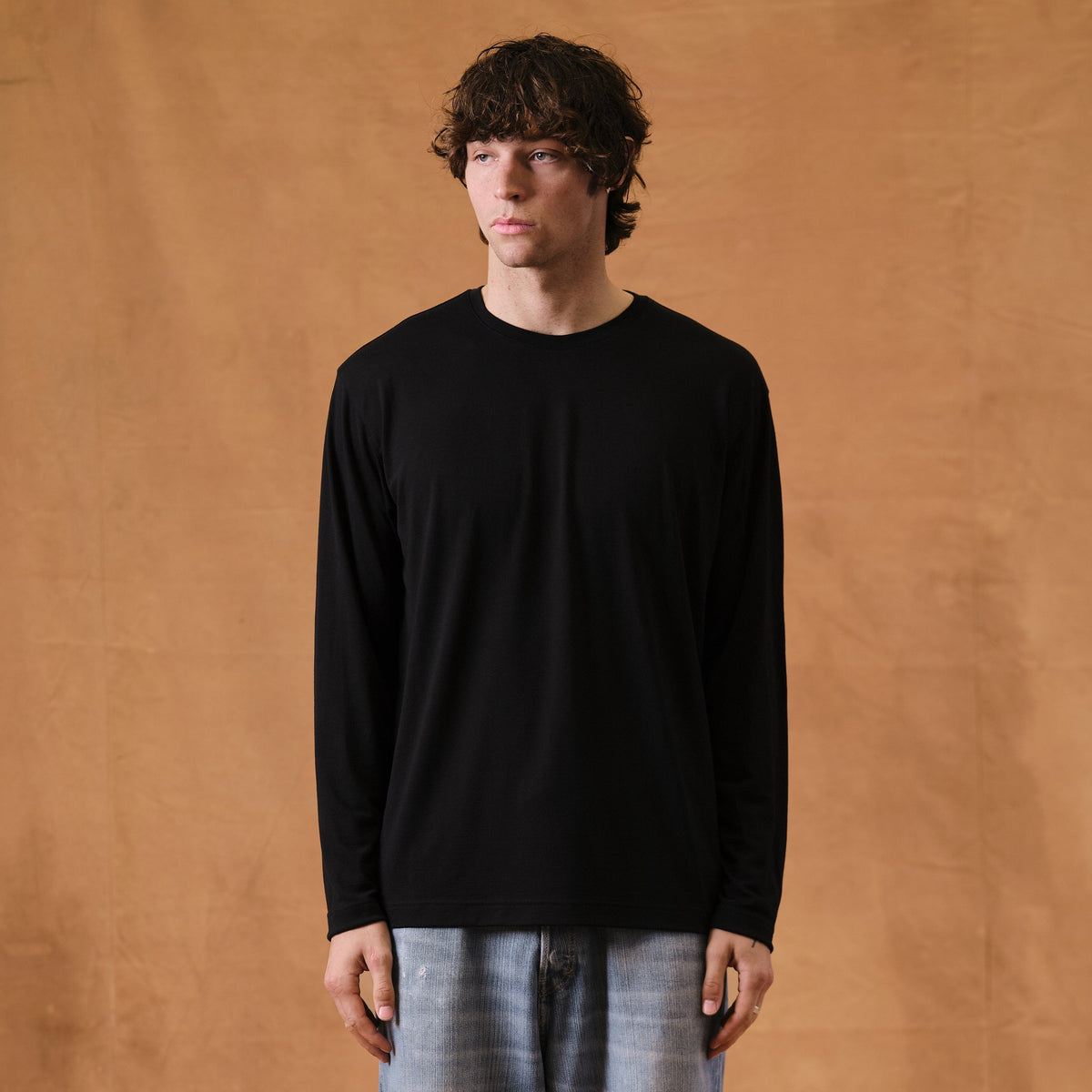The Regular T-Shirt L/S in black extrafine merino wool, model wearing back view [model: nicholas | size: XL | length: Regular]