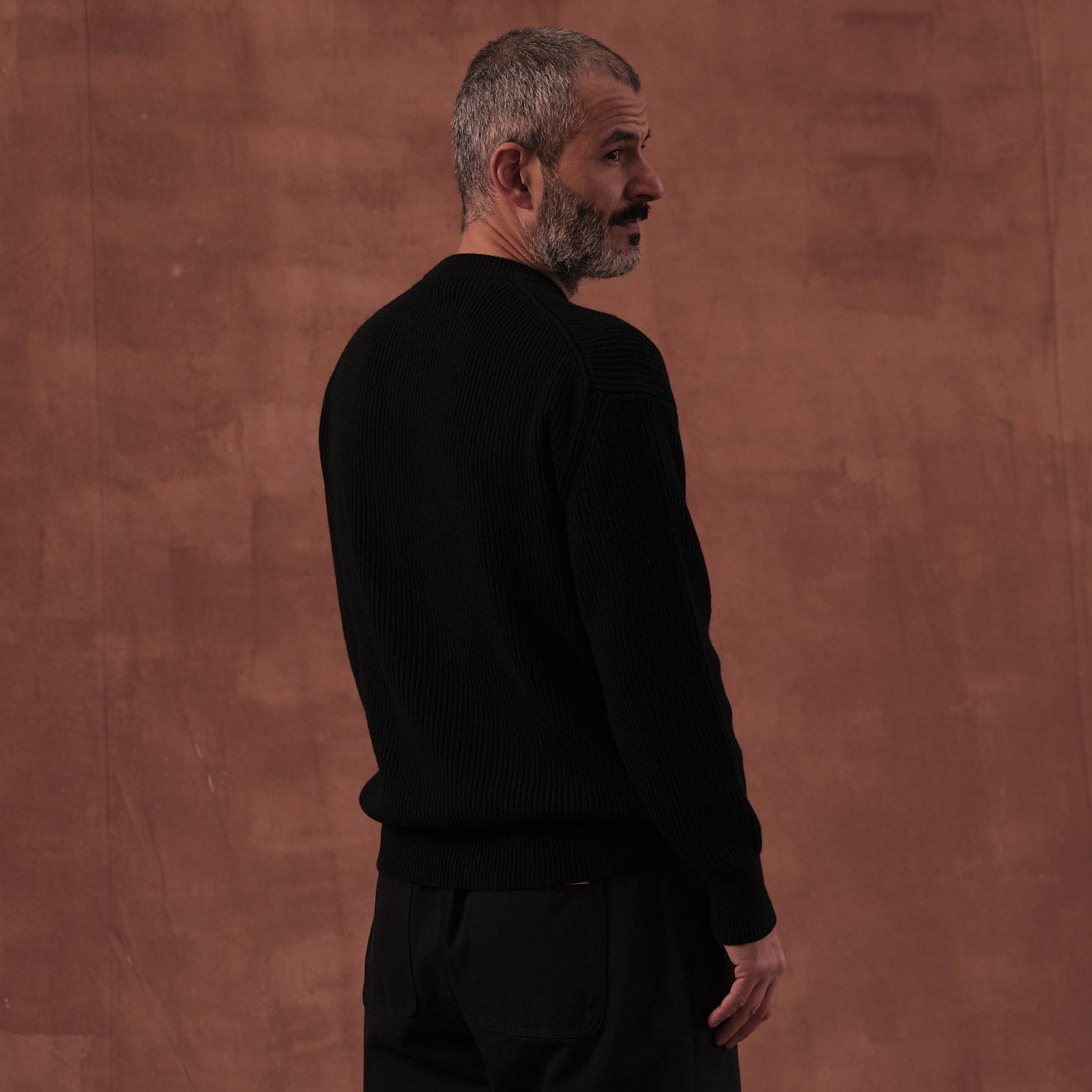 Salih is 187 cm tall
weighs 82 kg and wears
Size M - Length Short