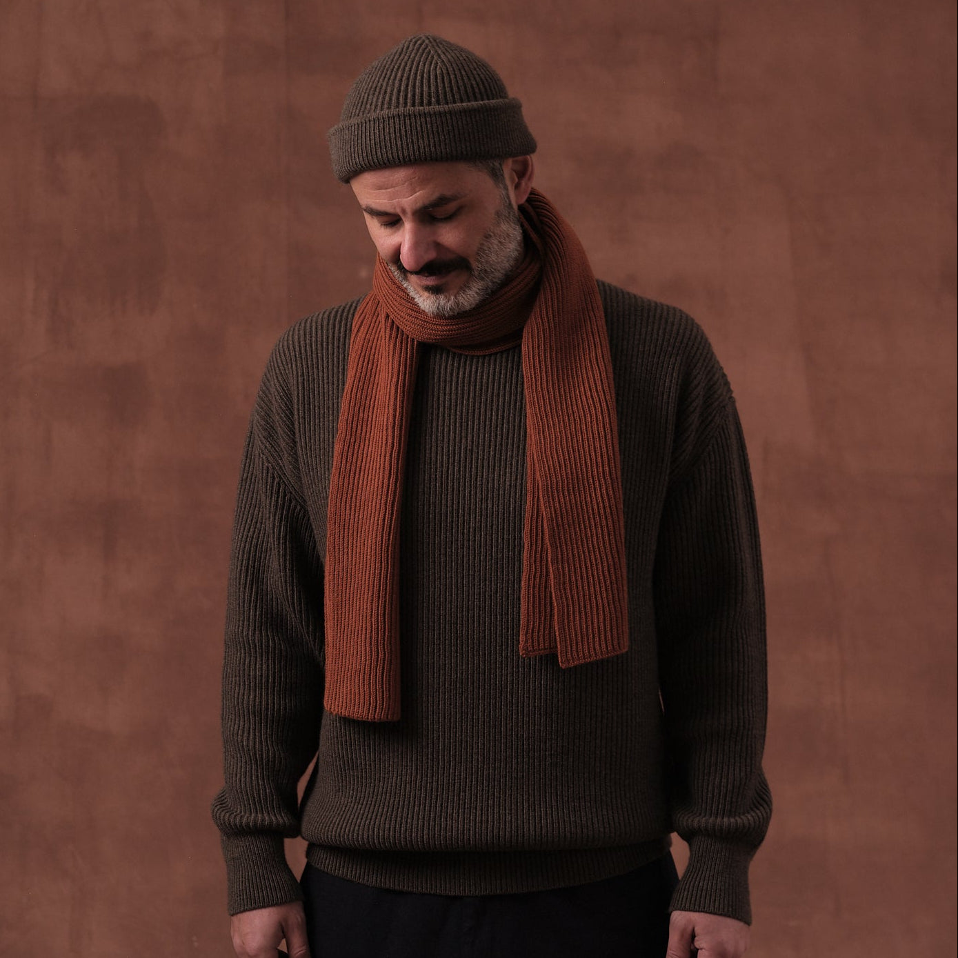 Salih is 187 cm tall
weighs 82 kg and wears
Size L - Length Regular