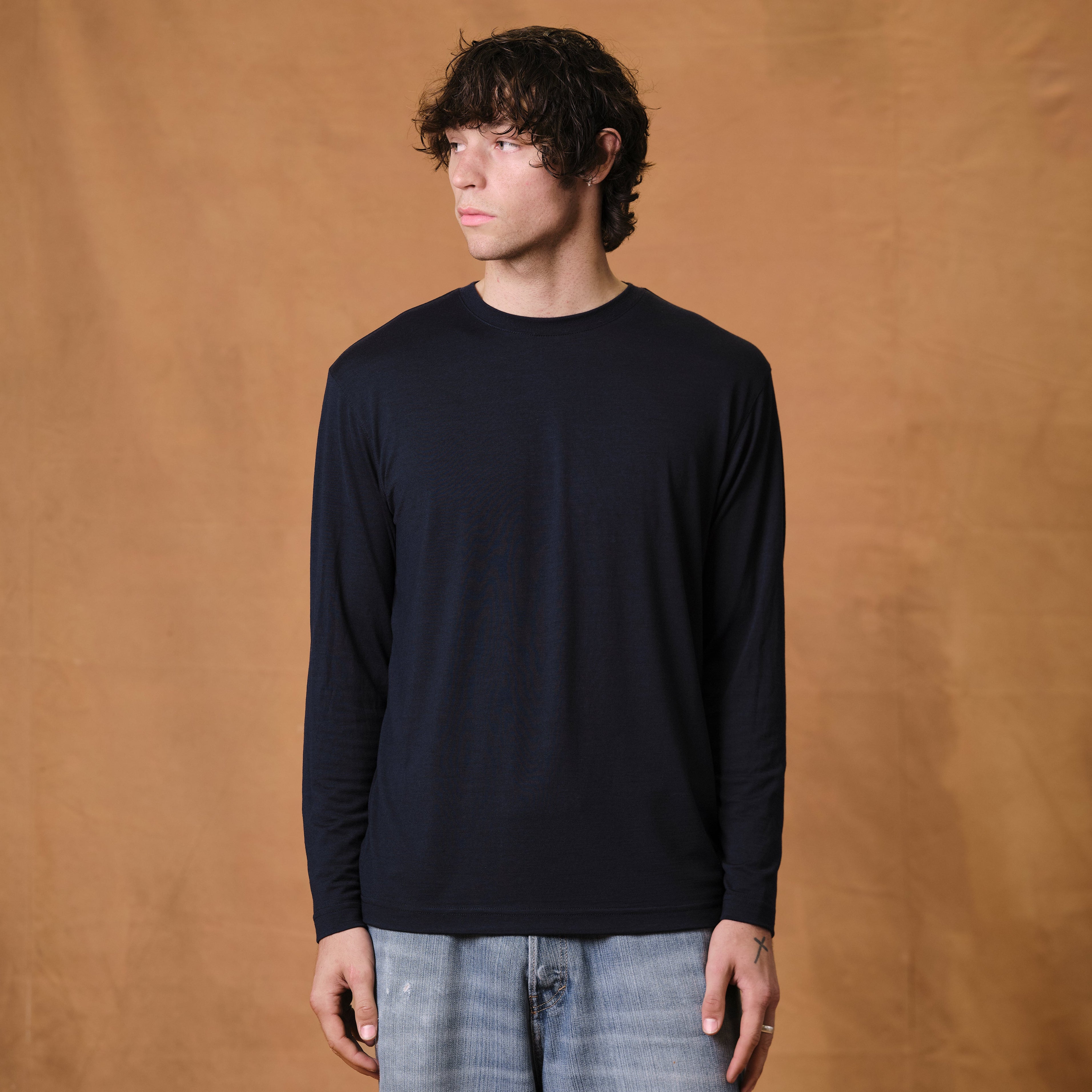 Nicholas is 195 cm tall
Weights 88 kg and wears
Size L - Length Regular