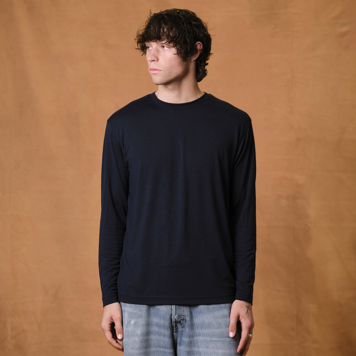 The Regular T-Shirt L/S in blue extrafine merino wool, model wearing back view [model: nicholas | size: L | length: Regular]