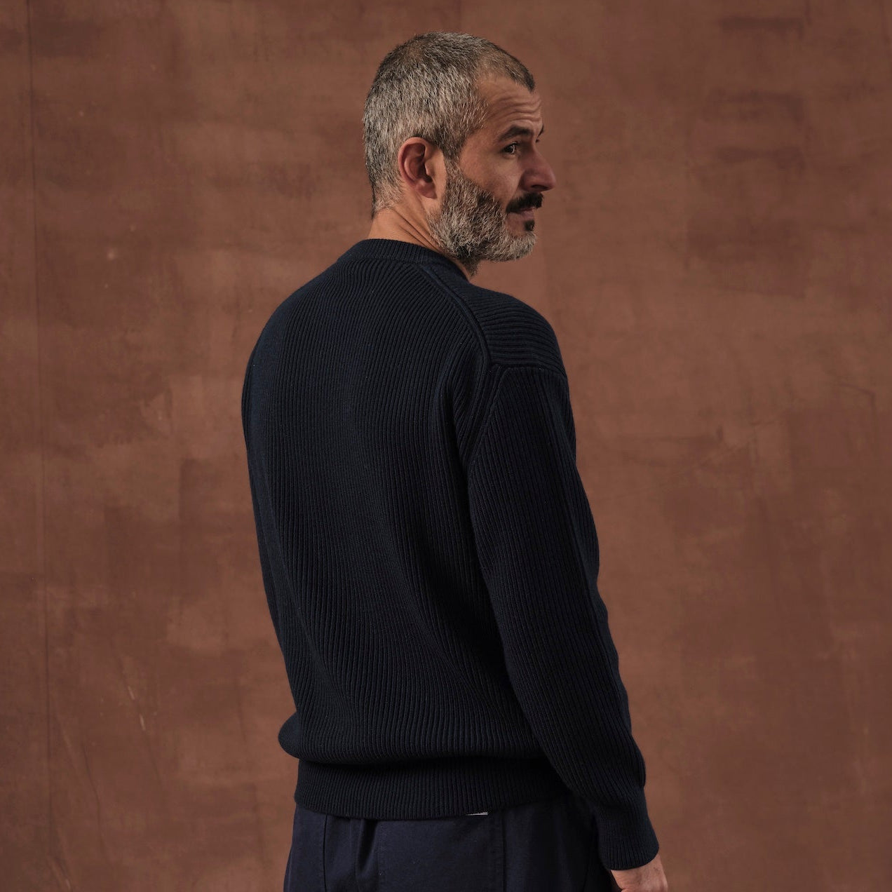 Salih is 187 cm tall
weighs 82 kg and wears
Size M - Length Short