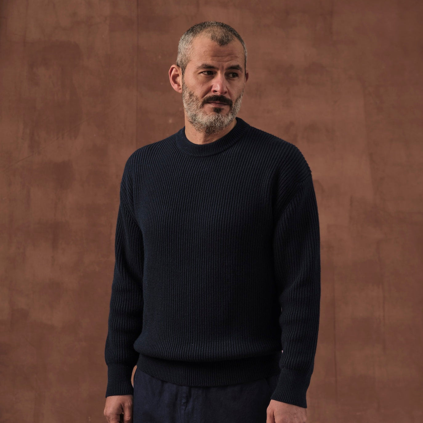 Salih is 187 cm tall
weighs 82 kg and wears
Size M - Length Short