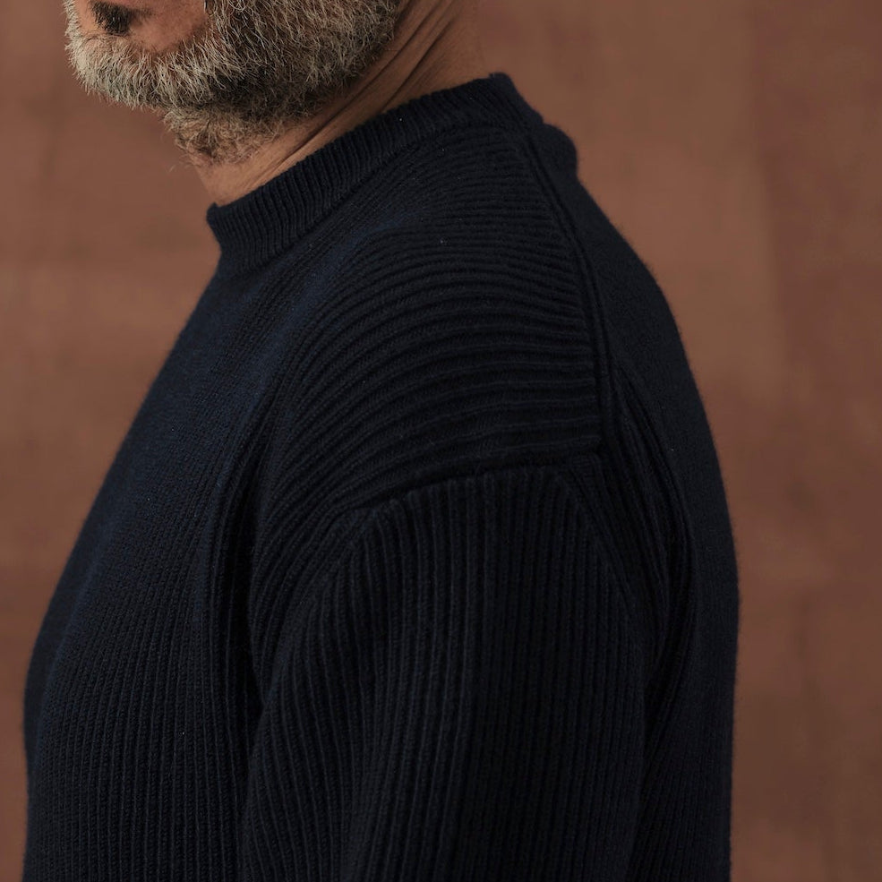 Salih is 187 cm tall
weighs 82 kg and wears
Size M - Length Short