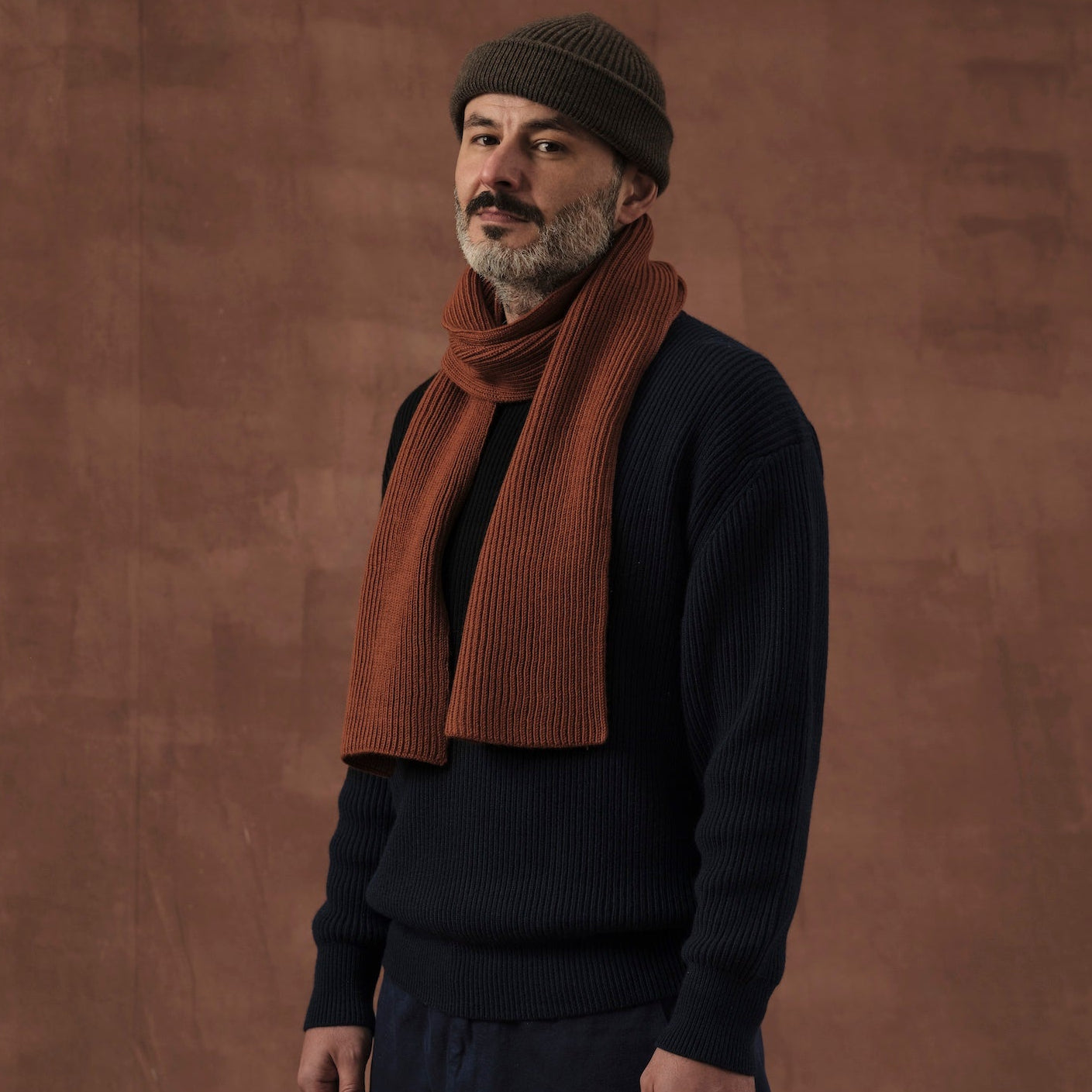 Salih is 187 cm tall
weighs 82 kg and wears
Size M - Length Short