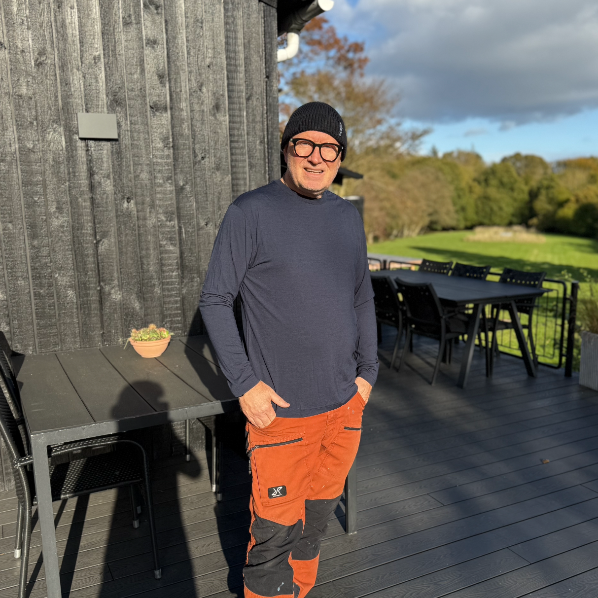 Klavs is 185 cm tall
Weights 100 kg and wears a 
Size XL - Length Regular