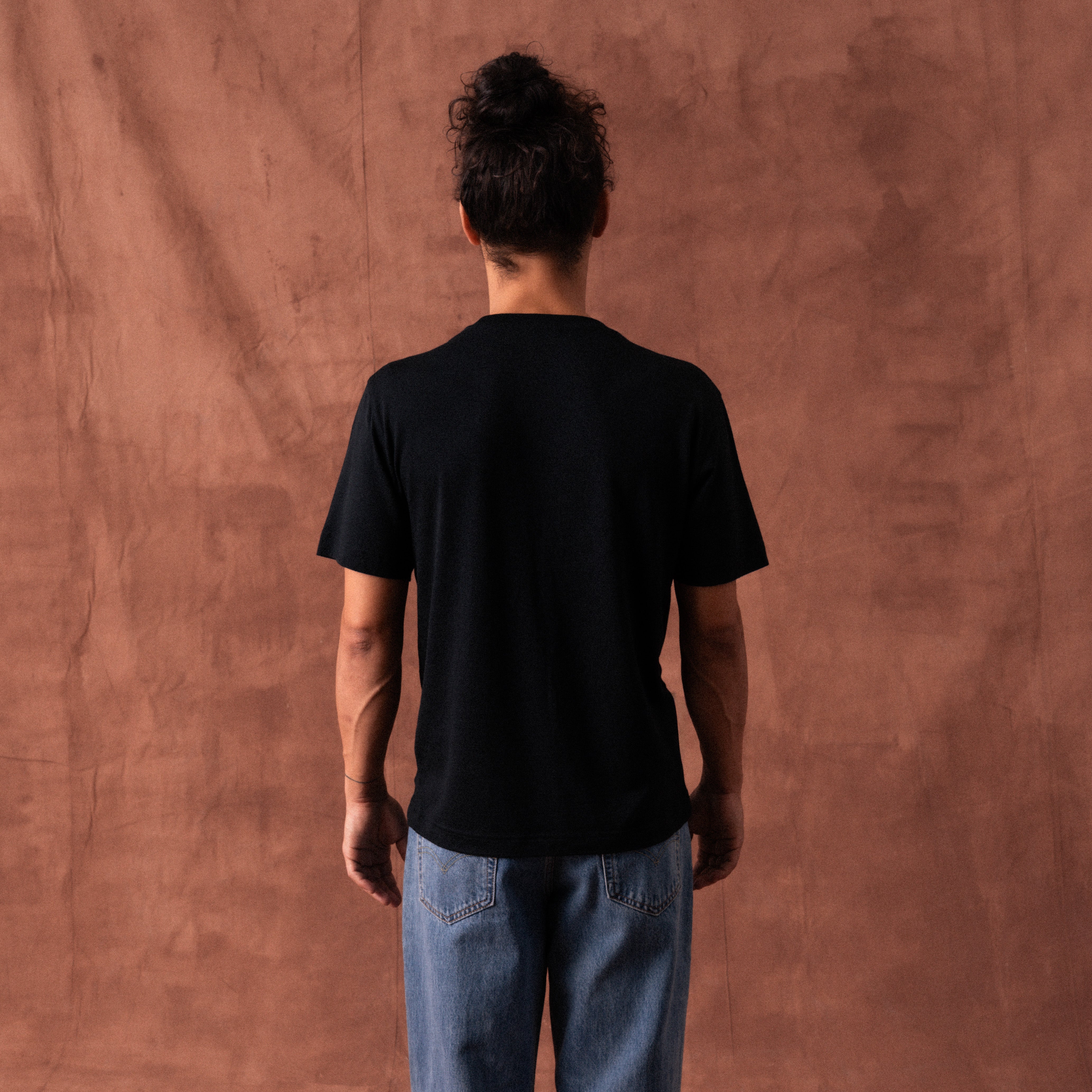 The Regular T-Shirt in black extrafine merino wool, back view