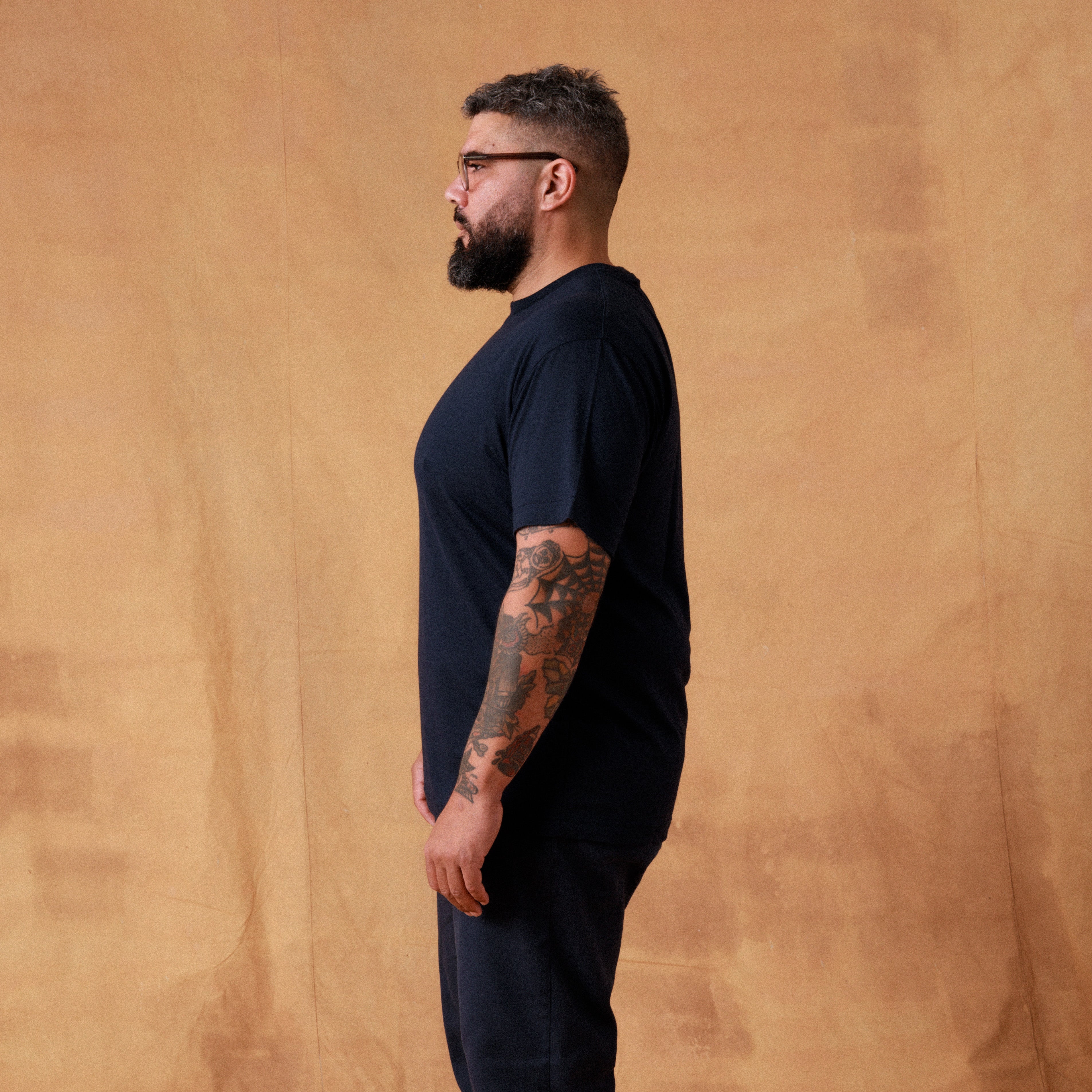 The Regular T-Shirt in blue extrafine merino wool, side view