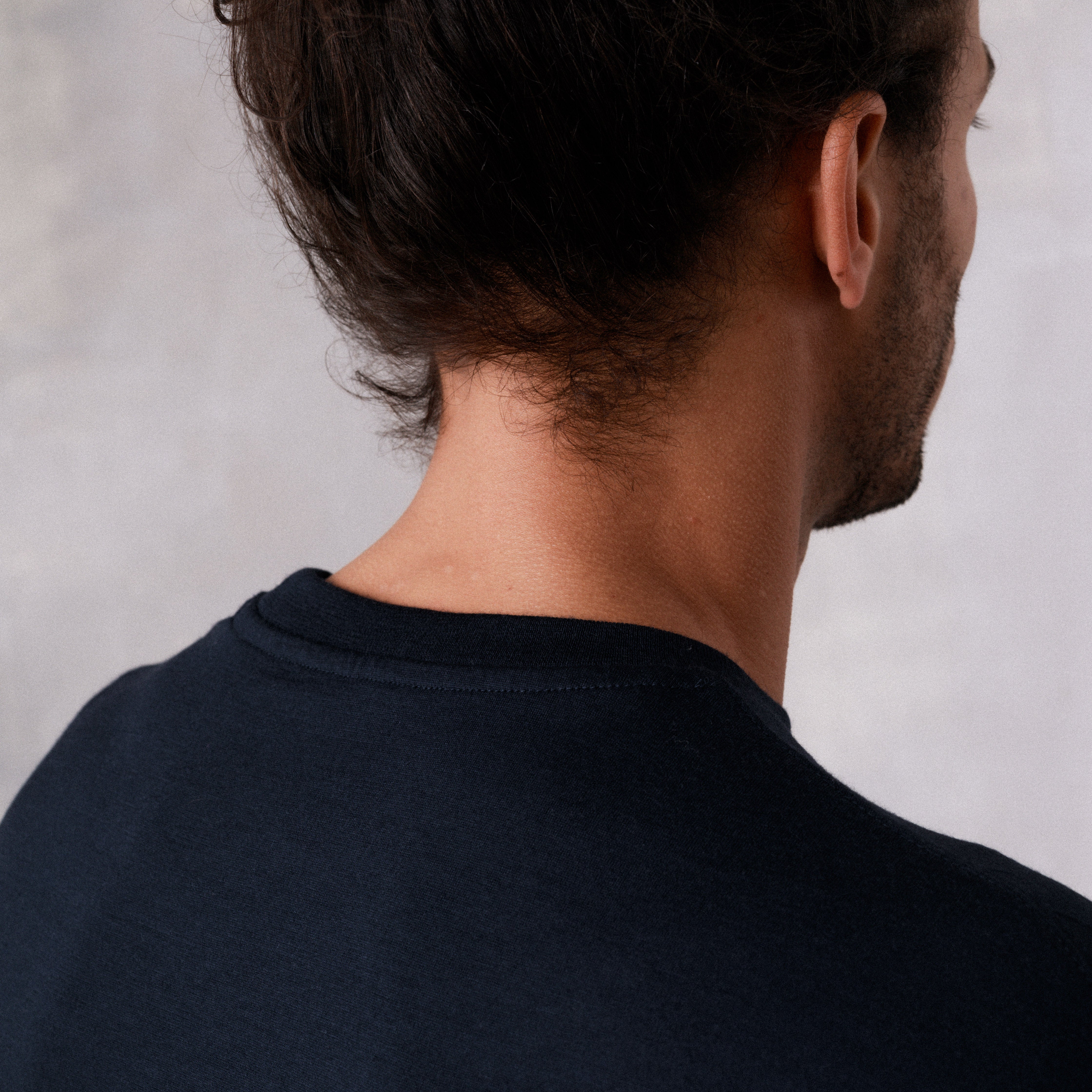 The Regular T-Shirt in blue extrafine merino wool, back view