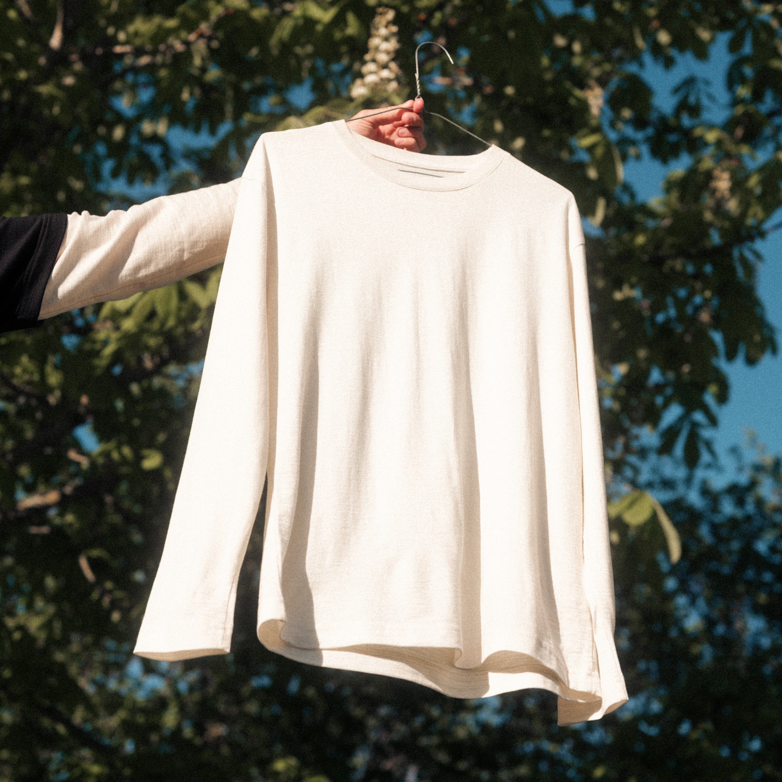 The Regular T-Shirt L/S in undyed natural extrafine merino wool, side view